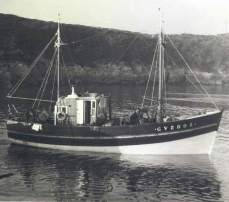 Le "Jacinthe" dans une crique